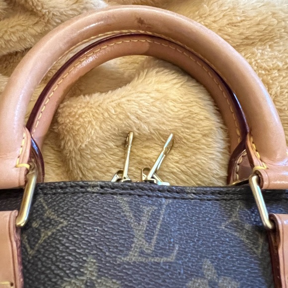 Louis Vuitton Alma PM Monogram Handbag. - Picture 13 of 15